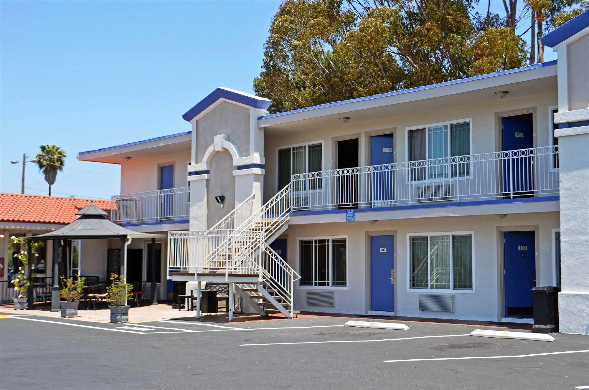 Motel 6-Vista, Ca Екстериор снимка