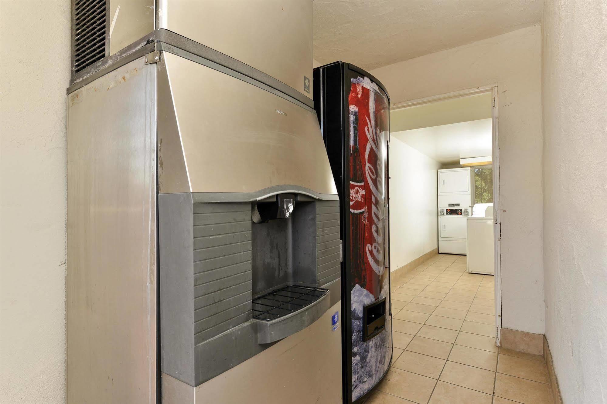 Motel 6-Vista, Ca Екстериор снимка