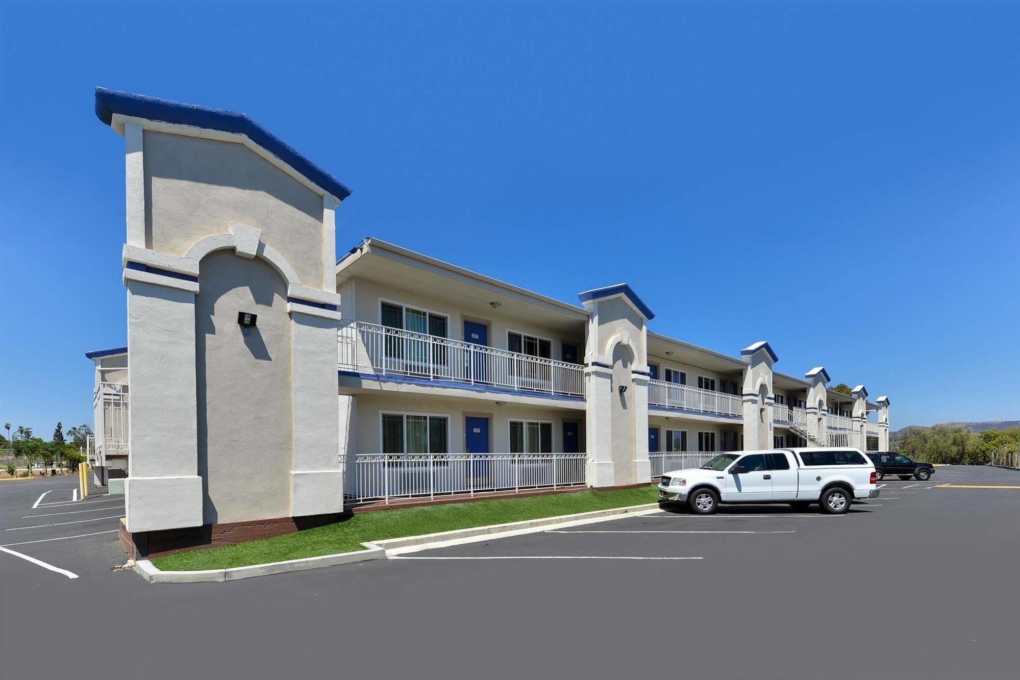 Motel 6-Vista, Ca Екстериор снимка