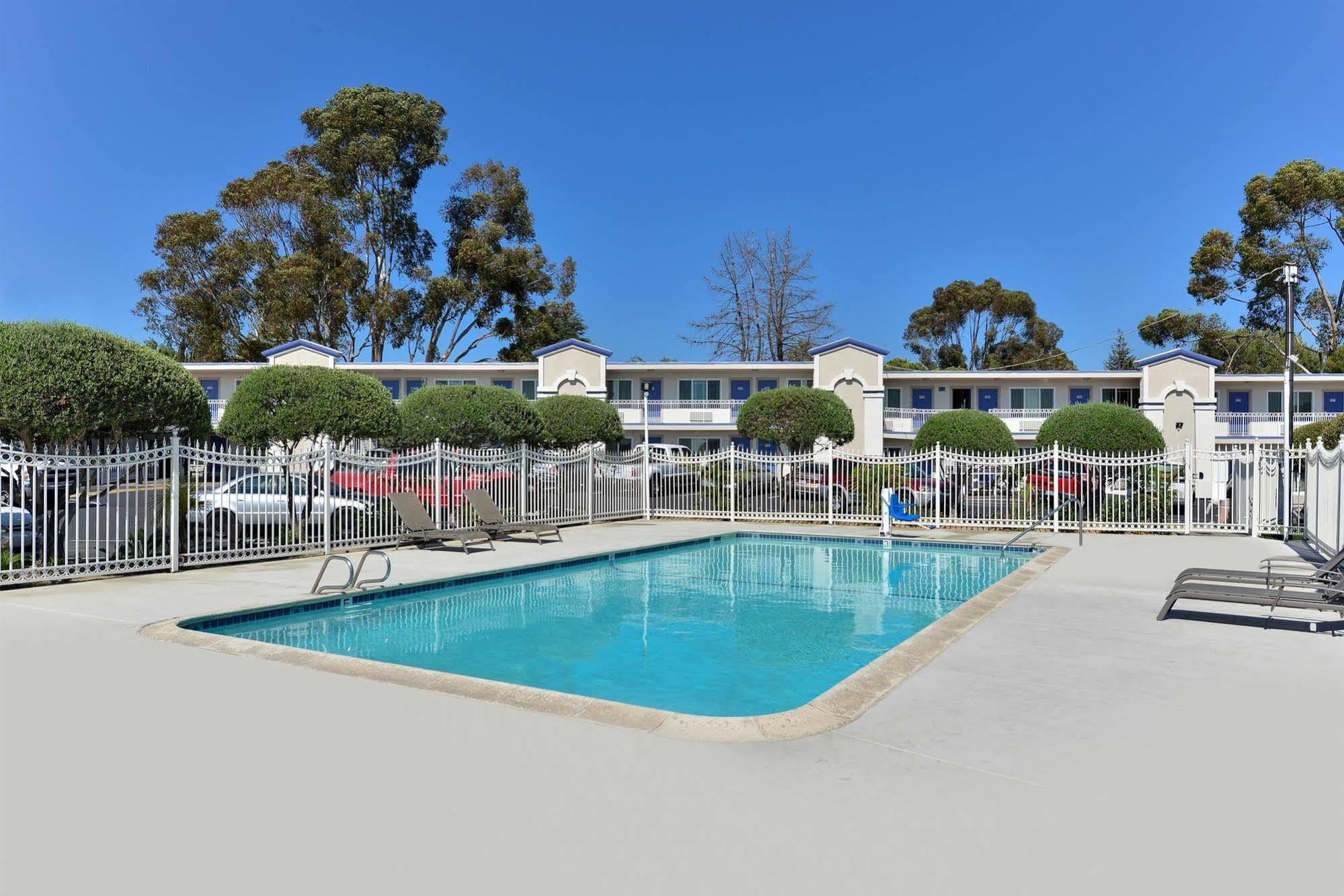 Motel 6-Vista, Ca Екстериор снимка