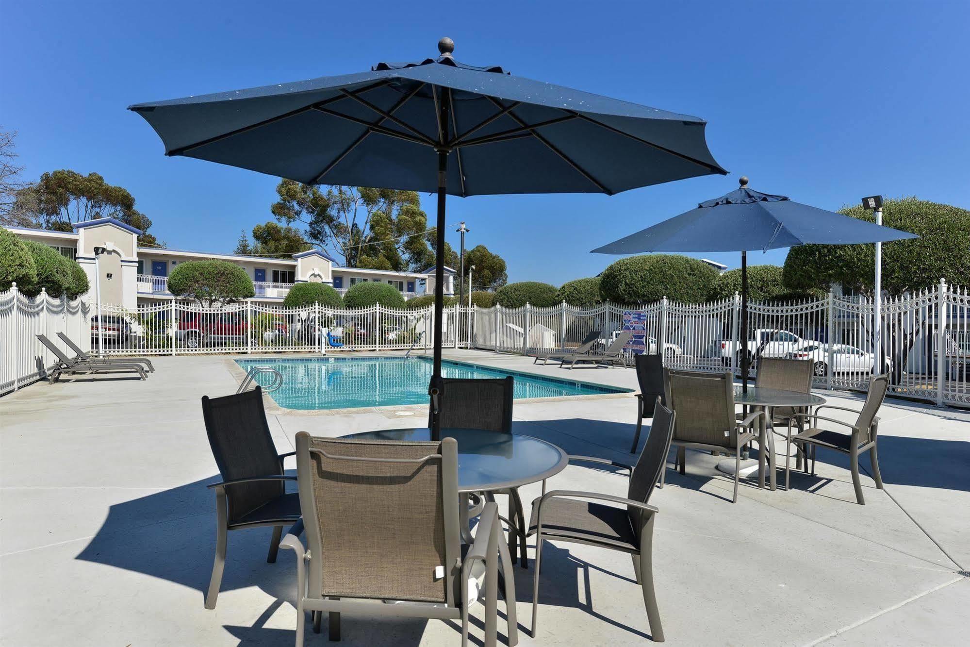 Motel 6-Vista, Ca Екстериор снимка